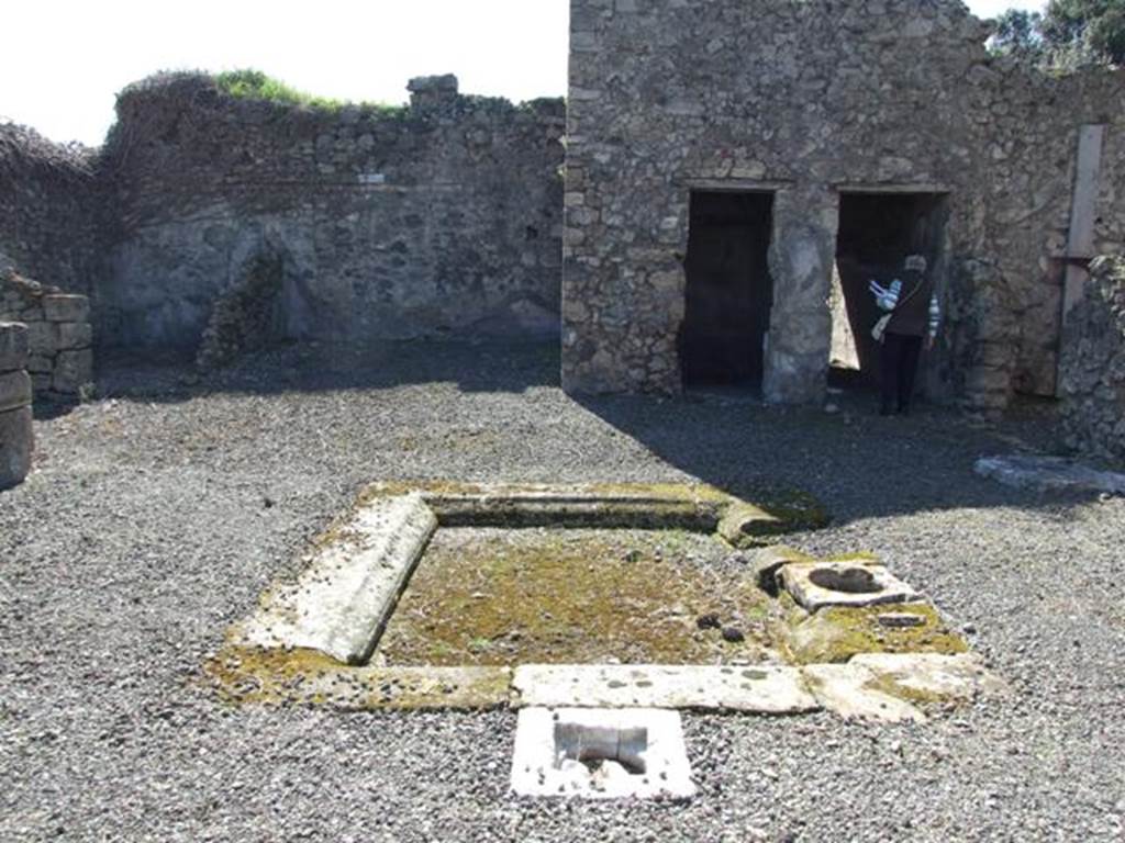 VIII.5.5 Pompeii. March 2009. Room 25. Atrium, looking south across Impluvium.