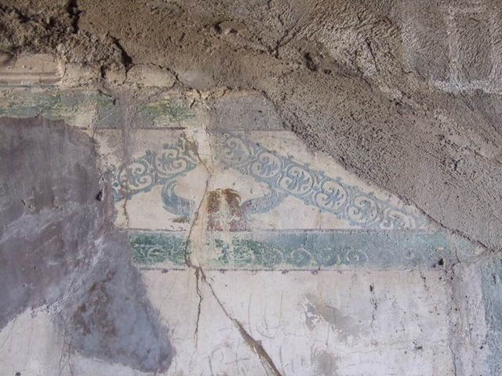 VIII.5.5 Pompeii. March 2009. Room 31, between the two red compartments dividing the panels on the west wall of the cubiculum, was a painted aedicula edged by a border, and with a painted sphynx with open wings at its top.