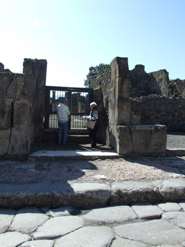 VIII.5.2 Pompeii. March 2009. Entrance and Vestibule.