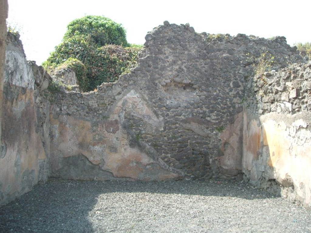 VIII.5.7 Pompeii. Shop. Looking south from entrance. May 2005.