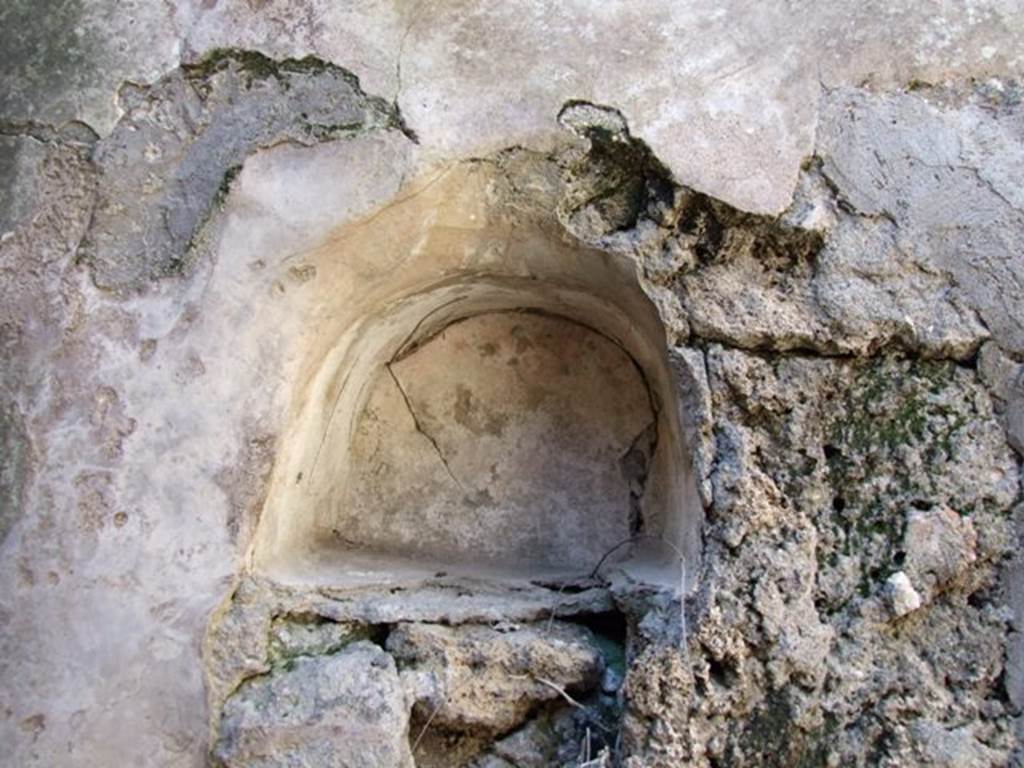 VIII.5.9 Pompeii. March 2009. Room 22, niche in west wall. According to Allison, this room had a niche in the west wall. She said that according to Mau, this had been a slave’s bedroom.