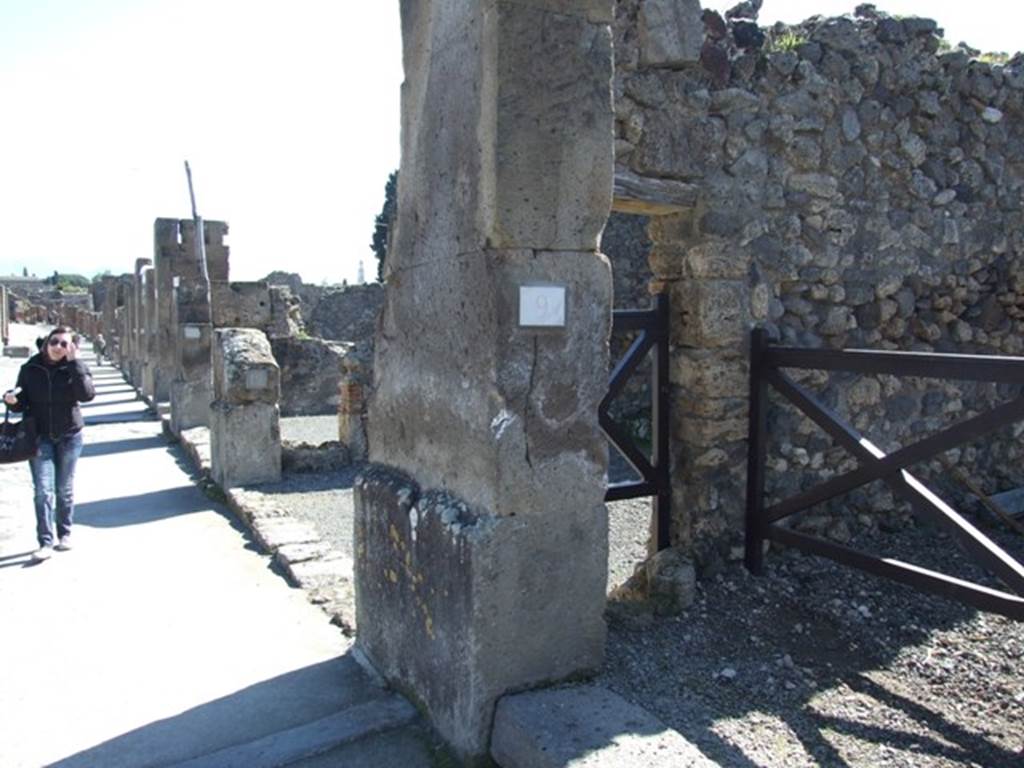 VIII.5.9 Pompeii. March 2009. East side of entrance fauces on Via dell’Abbondanza, with puteal for a well in small doorway to shop at VIII.5.10
According to Maiuri,
“This house also opened onto the south side of the Via dell’Abbondanza, with a doorway in tufo between two shops; it had a short but wide entrance corridor with undecorated walls in large part restored after the earthquake; a stone threshold was on the external side of the doorway and one of travertine on the interior between the corridor and the atrium; a puteal for a well was embedded in the left wall, where it would have been used above all by the neighbouring shop (another puteal was inserted in the dividing wall between the shops numbered 10 and 11.”
see Maiuri in Notizie degli Scavi, 1944-45, (p.154).
shop at VIII.5.10