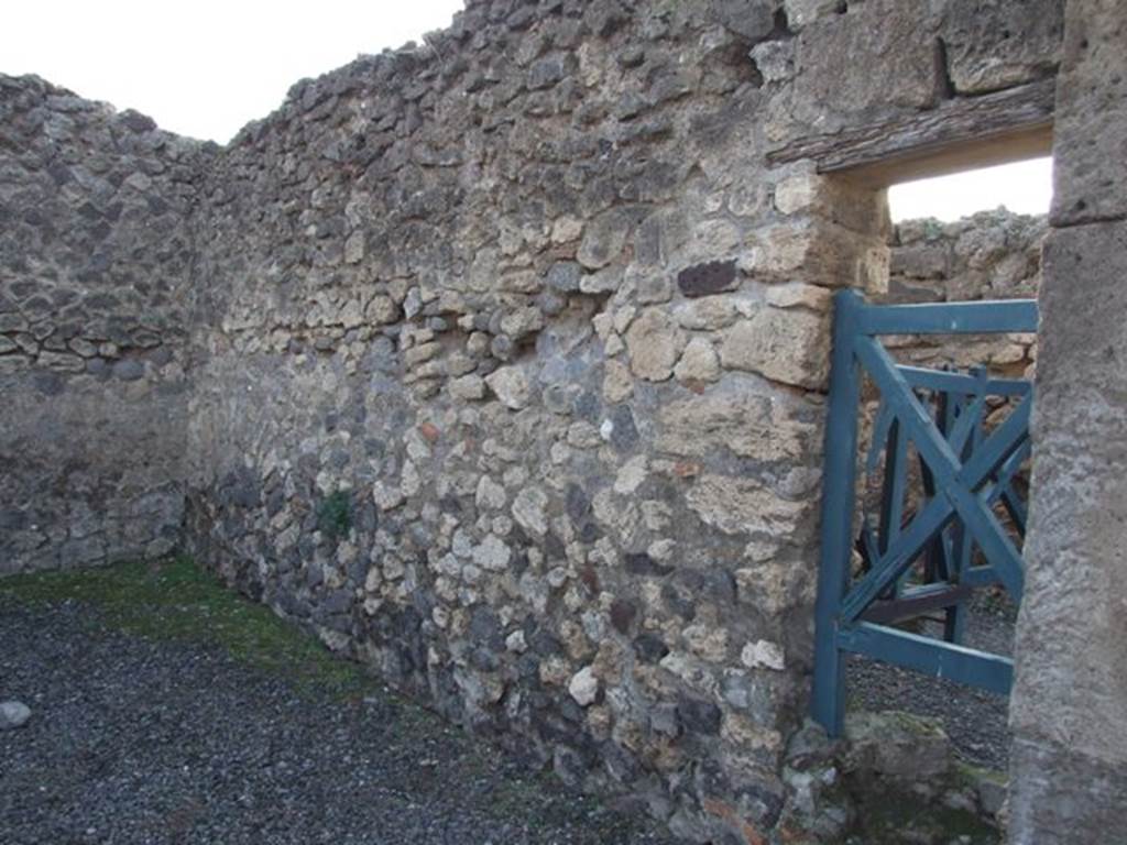 VIII.5.10 Pompeii. December 2007. West wall, with doorway to VIII.5.9.
When excavated, a well/cistern-mouth was found beneath the space for the doorway.