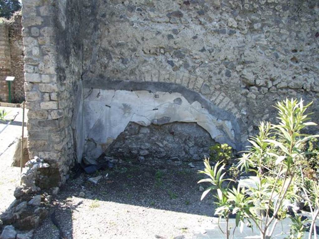 VIII.5.16 Pompeii. March 2009. Room 1, Large Triclinium. West wall, south west corner.