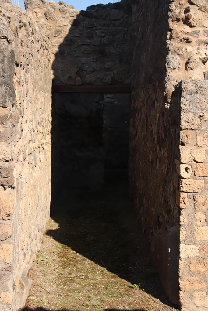 VIII.5.16 Pompeii. October 2022.
Looking north along room 4, corridor, joining into room 2, corridor. Photo courtesy of Klaus Heese.