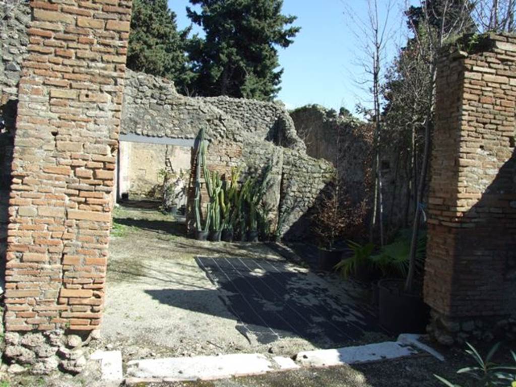 VIII.5.16 Pompeii. March 2009. Looking east into Room 5, Vestibule
