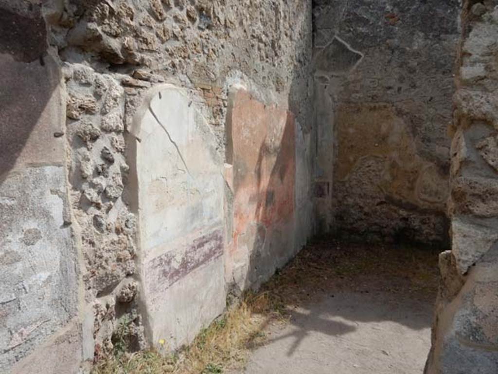 VIII.5.16 Pompeii. May 2017. Doorway to room 7, looking towards north wall and north-east corner. Photo courtesy of Buzz Ferebee.