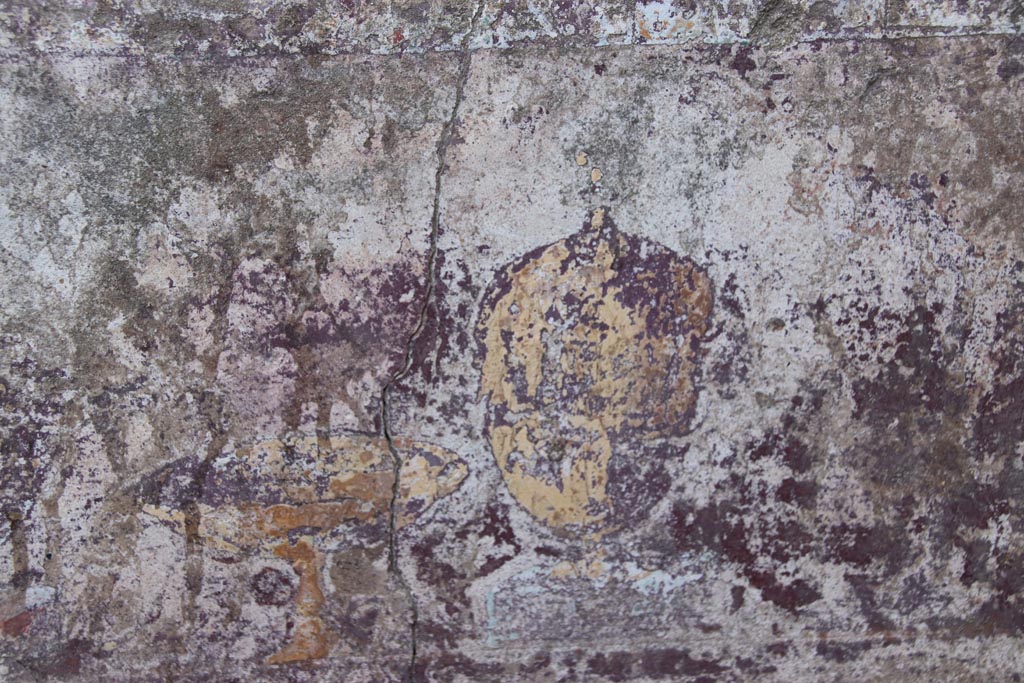 VIII.5.16 Pompeii. October 2022. Room 7, detail from north wall in north-east corner. Photo courtesy of Klaus Heese.