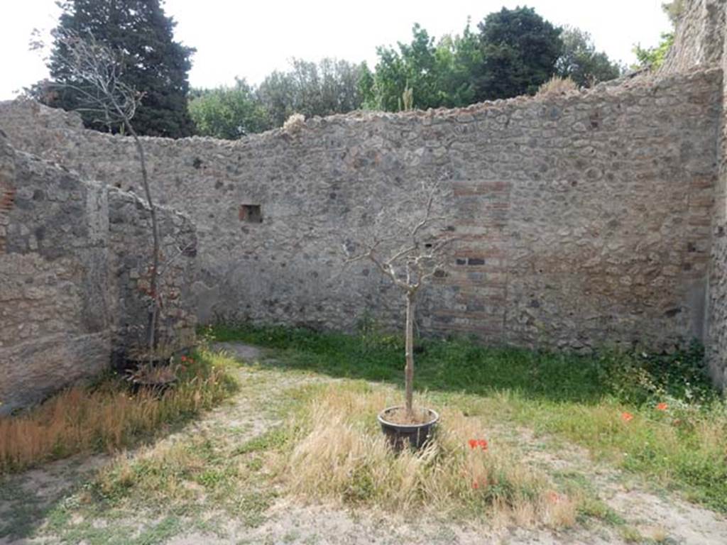 VIII.5.16 Pompeii. May 2017. Room 5, looking south-east to corridor 8, on left. Photo courtesy of Buzz Ferebee.