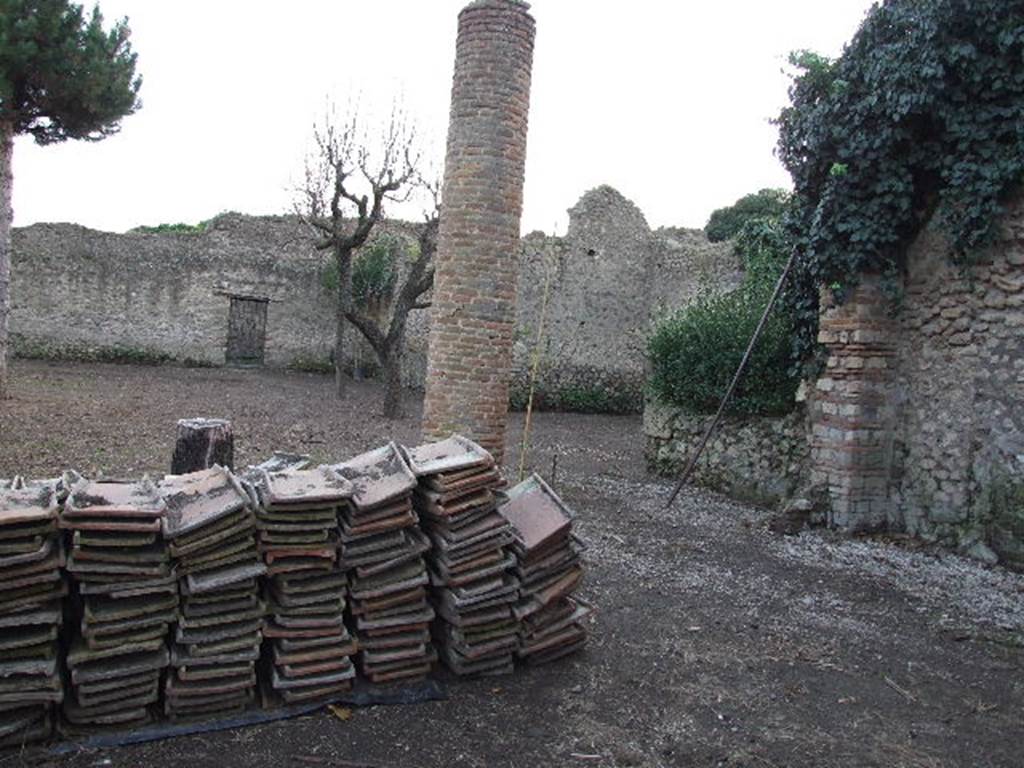 VIII.5.16 Pompeii. December 2006. North Portico, looking south to VIII.5.38