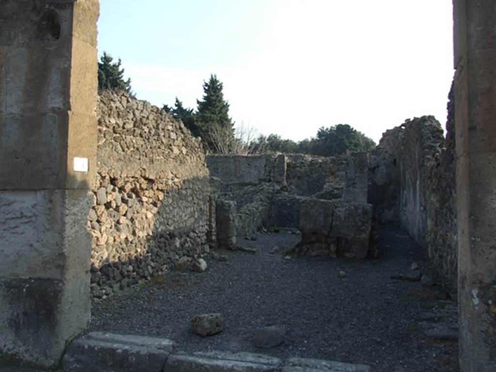 VIII.5.21 Pompeii. Shop and room. December 2007. Entrance.