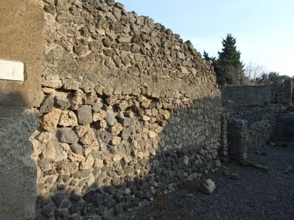 VIII.5.21 Pompeii. Shop and room. December 2007. East wall of shop and rear room.