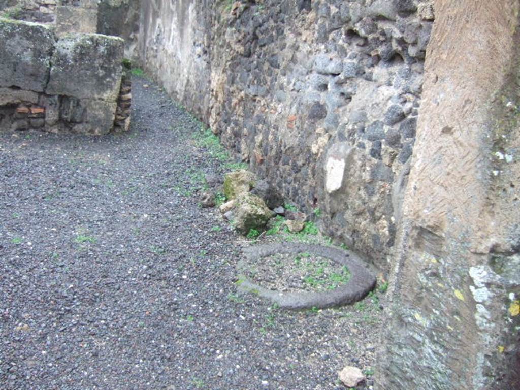 VIII.5.21 Pompeii. Shop and room. December 2005. Cistern or well head next to west wall.