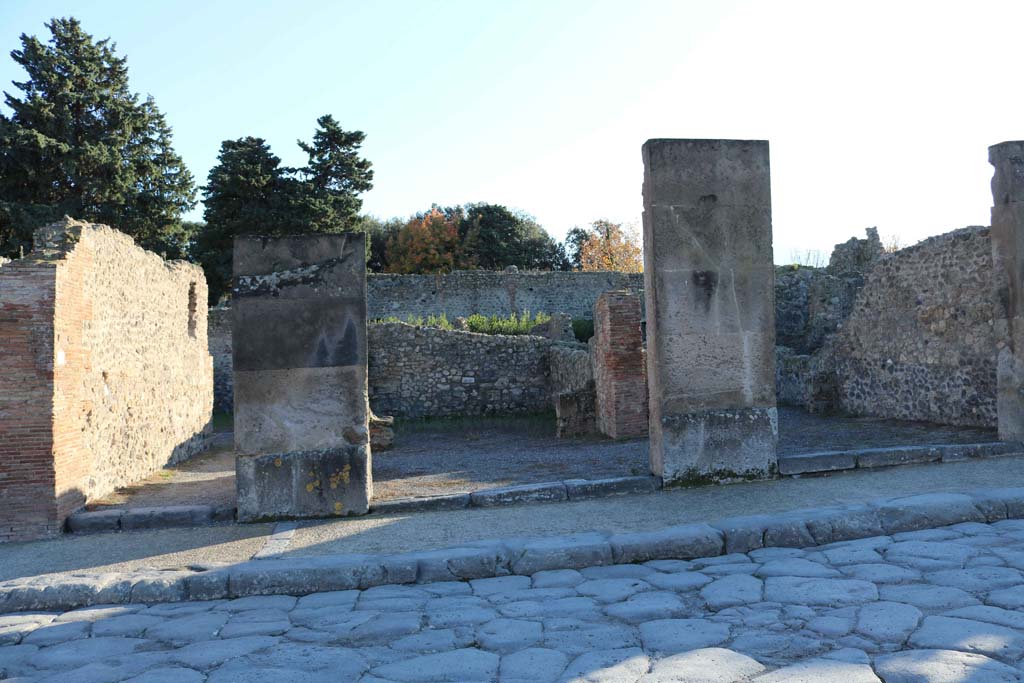 Via dell’Abbondanza, Pompeii. South side. December 2018.
Looking south towards VIII.5.24, on left, VIII.5.23, in centre, and VIII.5.22, on right. Photo courtesy of Aude Durand.