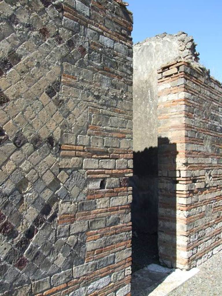 VIII.5.28 Pompeii. March 2009. Doorway to Room 8, Cubiculum.