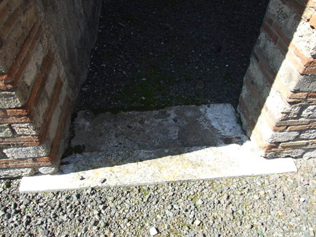 VIII.5.28 Pompeii. March 2009. Room 8, Cubiculum. Sill.