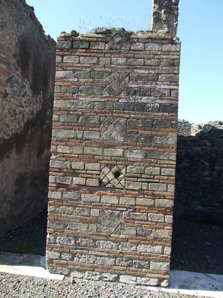 VIII.5.28 Pompeii. March 2009. Masonry atrium wall between Rooms 8 and 9 on west side of atrium.