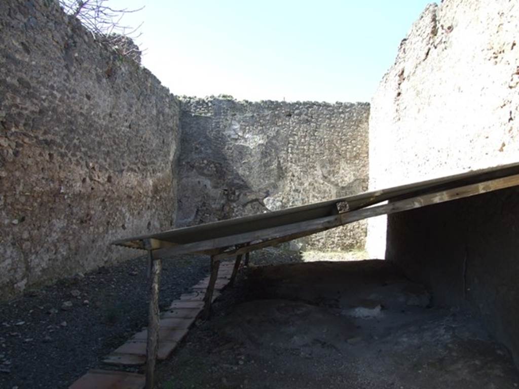 VIII.5.28 Pompeii. March 2009. Room 11. Large Triclinium. Looking west.