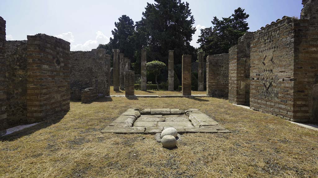 VIII.5.28 Pompeii. August 2021. Room 1, looking south across impluvium in atrium. Photo courtesy of Robert Hanson.
