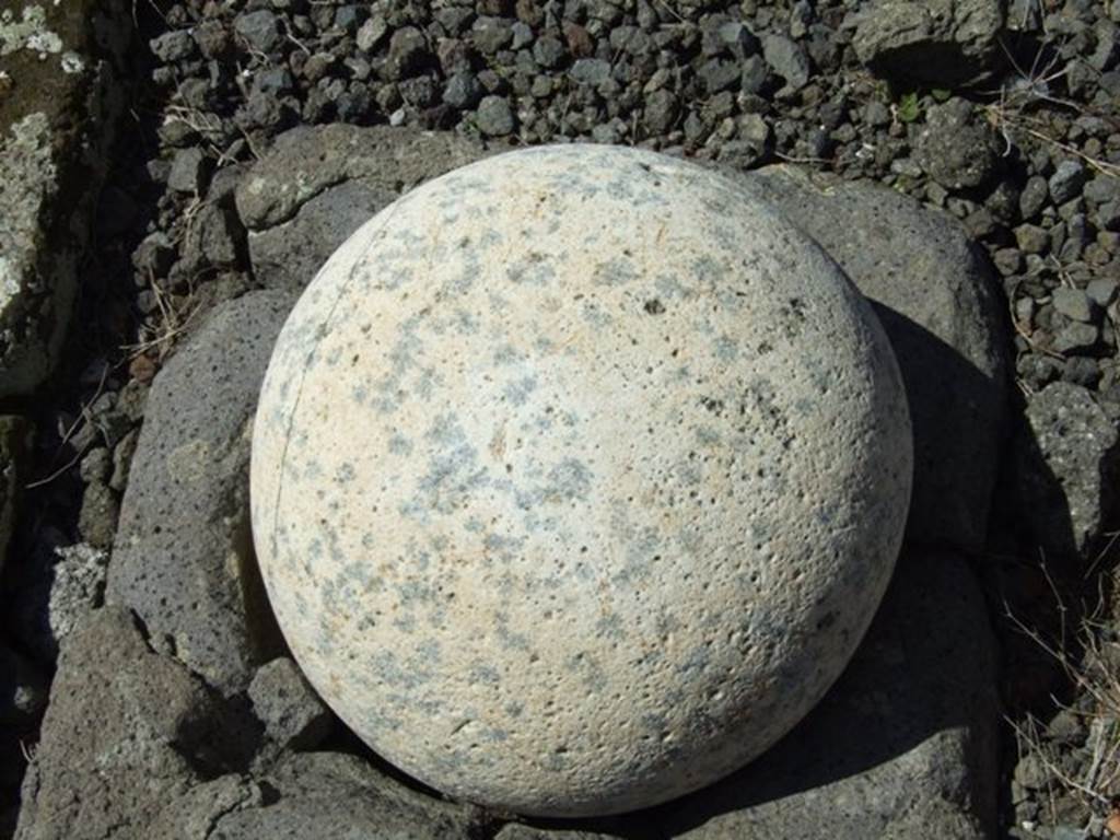 VIII.5.28 Pompeii.  March 2009.  Room 1, Atrium.  Stone ball.