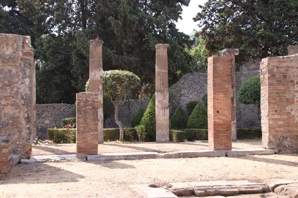 VIII.5.28 Pompeii. September 2019. Looking south from atrium towards peristyle. Photo courtesy of Klaus Heese.