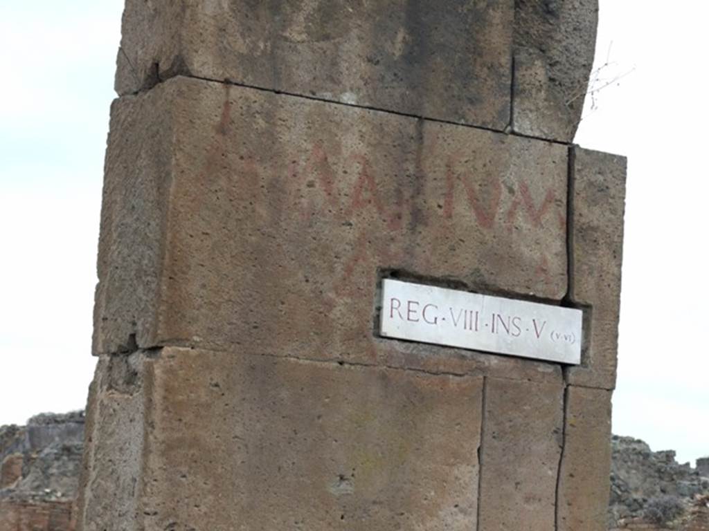 VIII.5.31 Pompeii. Shop. December 2007. Graffiti painted in red on north side of entrance.
