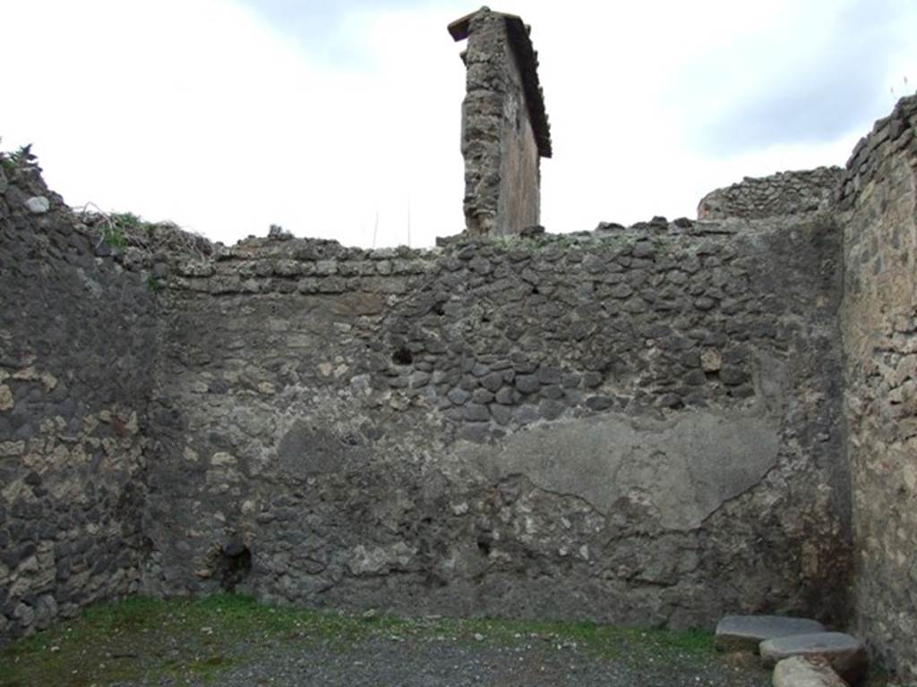 VIII.5.32 Pompeii. Shop. December 2007. West wall.