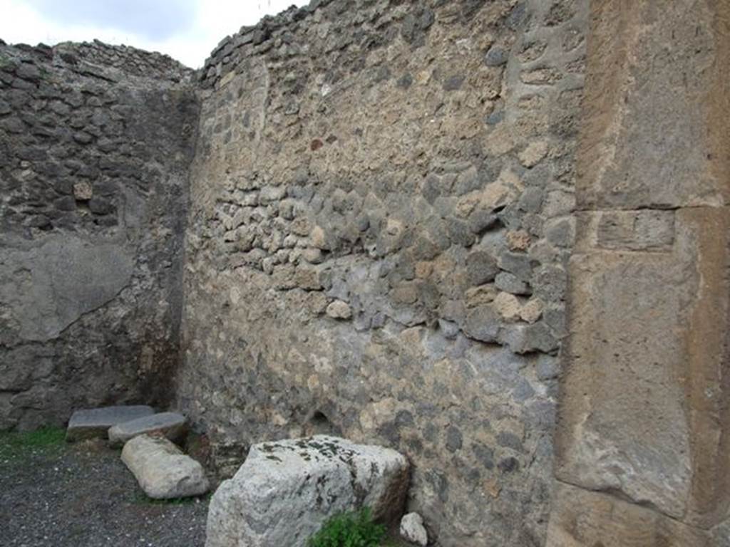 VIII.5.32 Pompeii. Shop. December 2007. North wall.