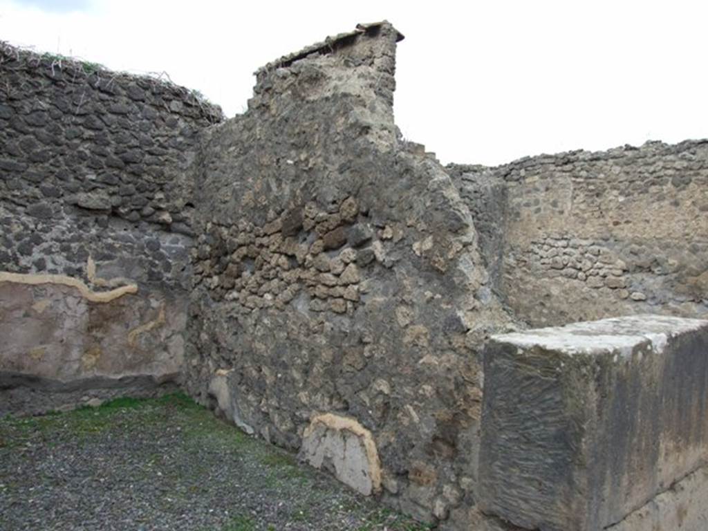 VIII.5.33 Pompeii. Shop. December 2007. North wall.