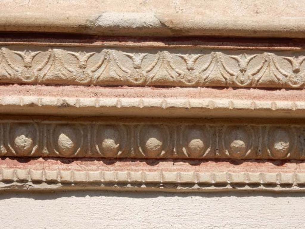 VIII.5.37 Pompeii. May 2017. Room 1, detail of the stucco cornice of the aedicula lararium. Photo courtesy of Buzz Ferebee.