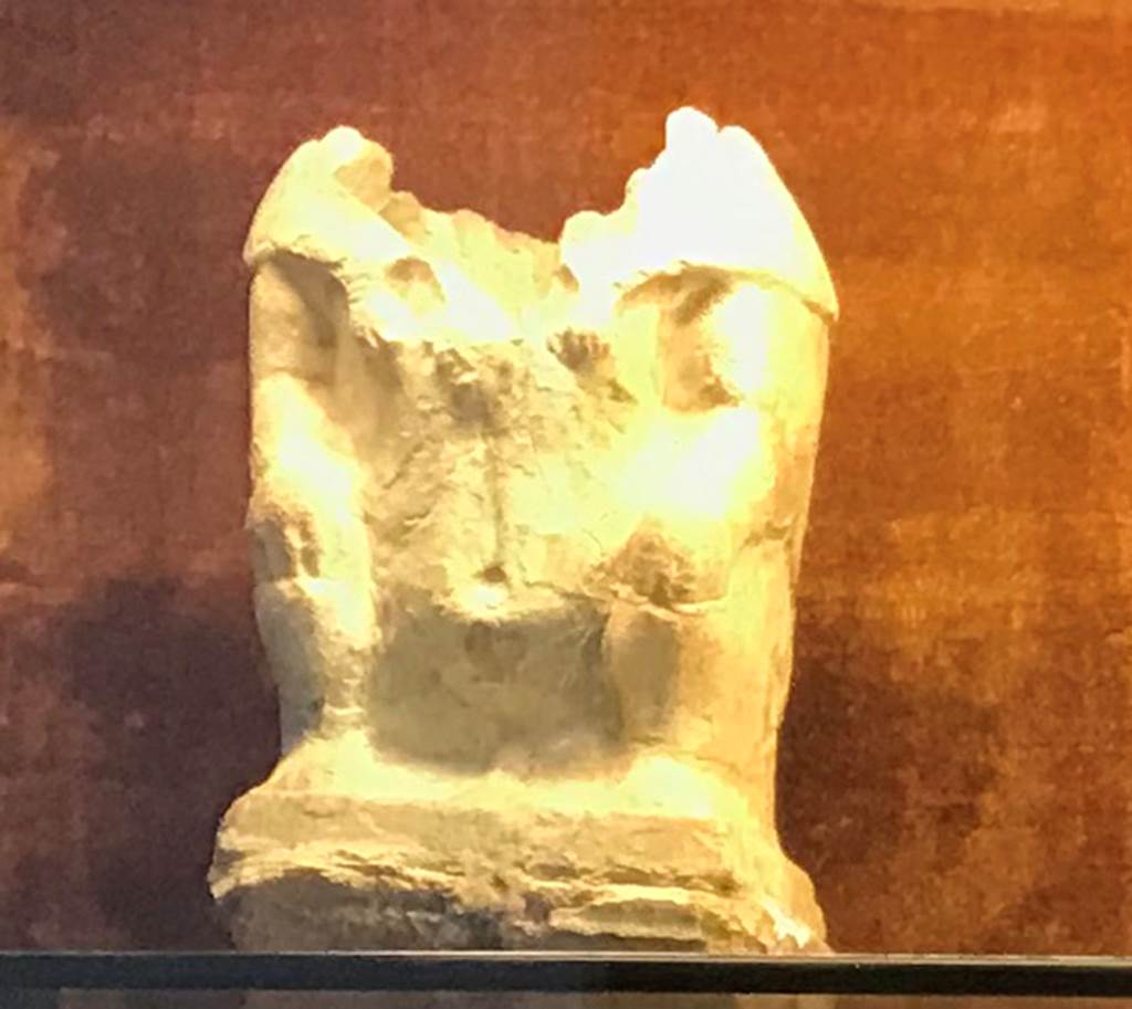 VIII.5.39 Pompeii. April 2019. Statuette of Bes.
Photo courtesy of Rick Bauer.
Now in Naples Museum, inventory no. 117178
Seen in Sala (room) 88, glass cabinet VII, shelf C, (top).
According to Di Gioia, this was found in the garden area.
See Di Gioia, E. (2006). La ceramica invetriata in area vesuviana. �L�Erma� di Bretschneider, (p.116-17).
