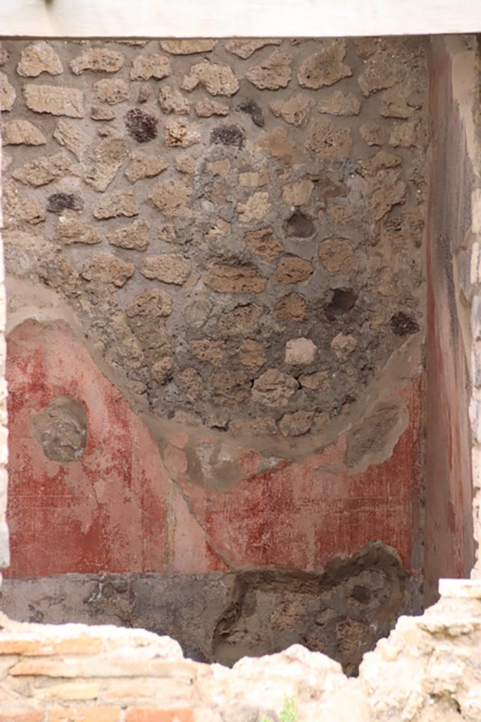 VIII.5.39 Pompeii. May 2024.
Detail of remaining painted decoration on north wall, room 8. Photo courtesy of Klaus Heese.