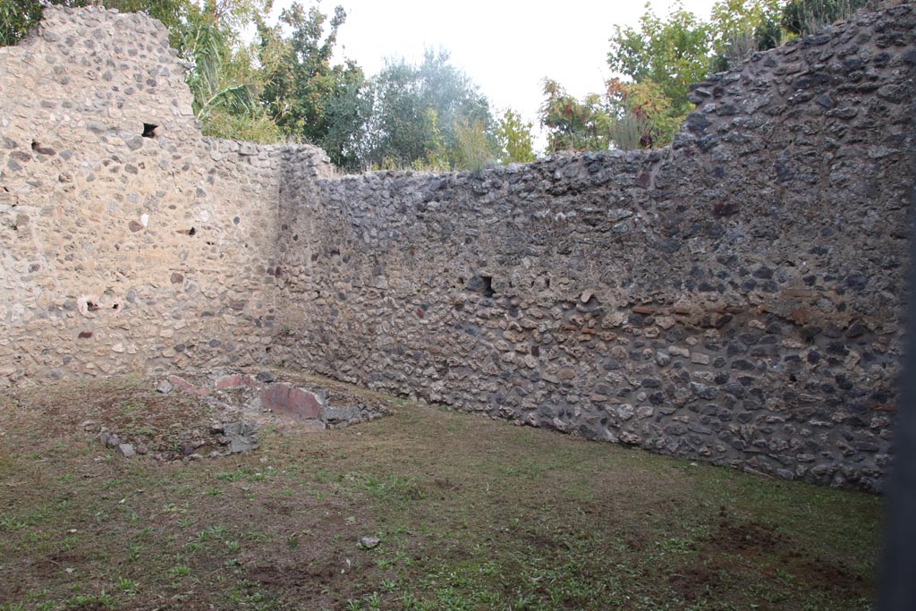 VIII.5.39 Pompeii. October 2023.
Room 1, looking towards north-east corner with remains of summer triclinium. Photo courtesy of Klaus Heese.
