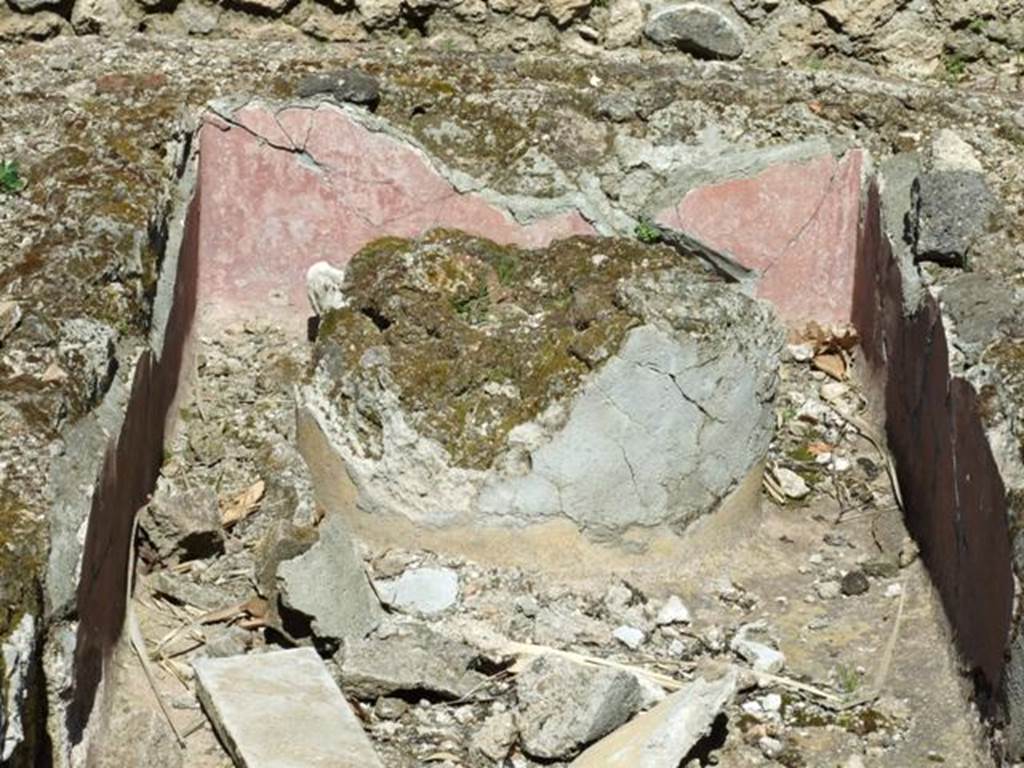 VIII.5.39 Pompeii. March 2009. Room 1, remains of painted plaster on summer triclinium.