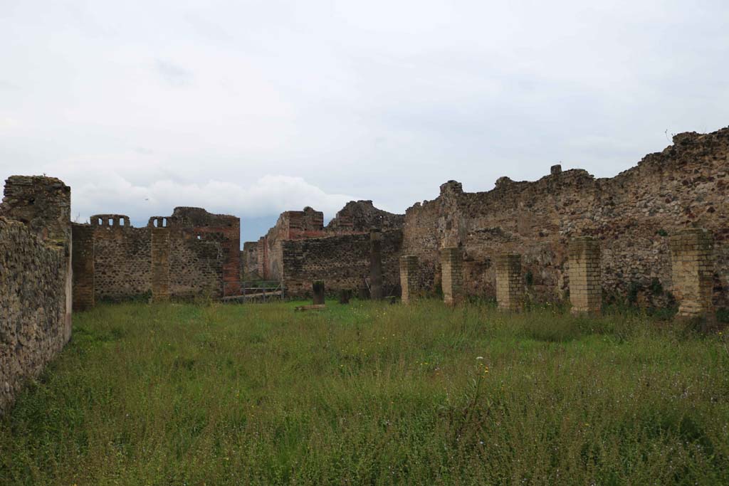VIII.6.2, Pompeii. December 2018.
Looking from north (rear) end towards entrance doorway in centre on south side. Photo courtesy of Aude Durand.