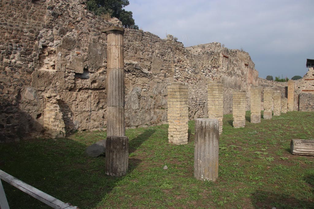 VIII.6.2 Pompeii. October 2023. Looking north along portico on west side. Photo courtesy of Klaus Heese.