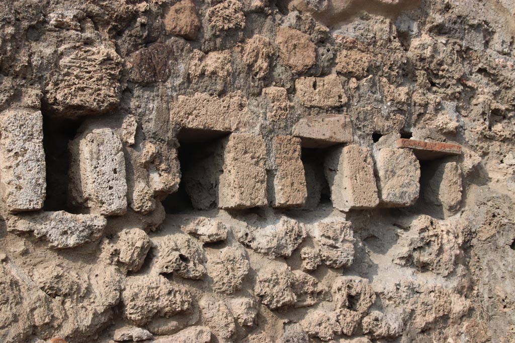 VIII.6.3 Pompeii. October 2023.
Room (b), detail from upper west wall of holes for support beams for an upper floor. Photo courtesy of Klaus Heese.