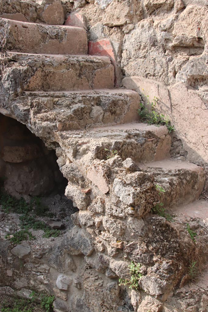 VIII.6.3 Pompeii. October 2023.
Room (d), detail of steps to upper floor. Photo courtesy of Klaus Heese.