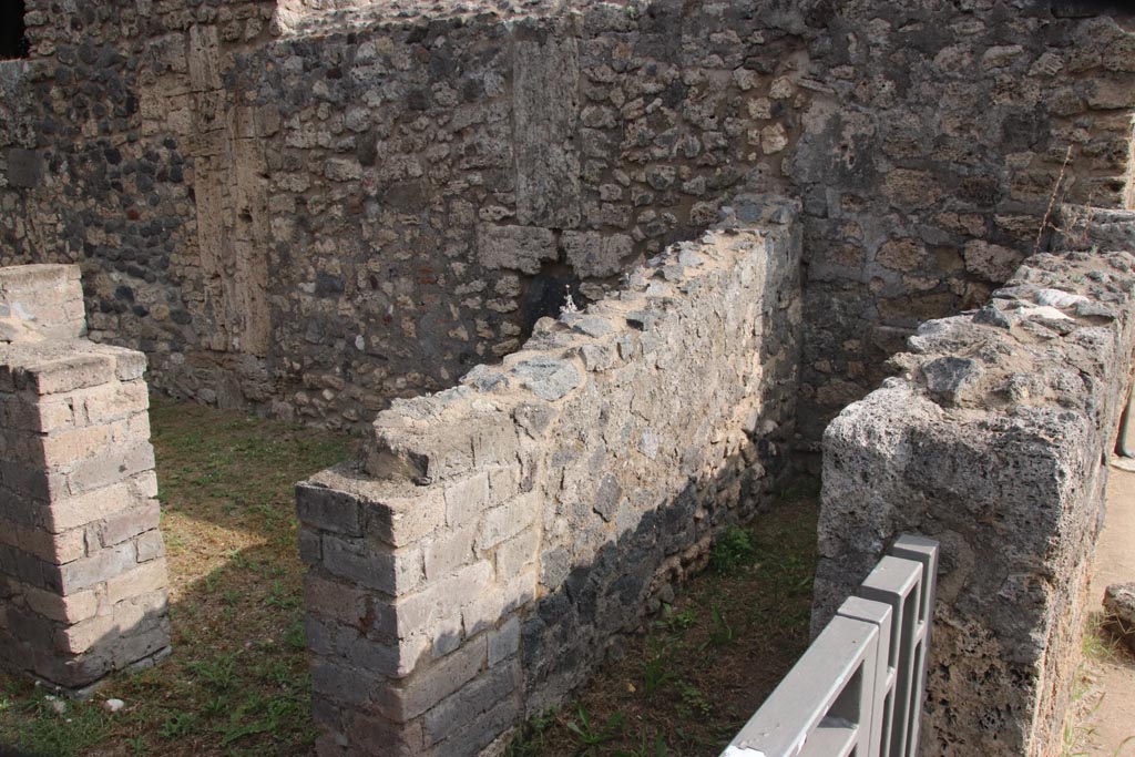 VIII.6.4 Pompeii. October 2023.
Looking from entrance doorway, on the right of the entrance corridor, are the doorways to stairs, and a small storeroom with two doorways.
Photo courtesy of Klaus Heese.