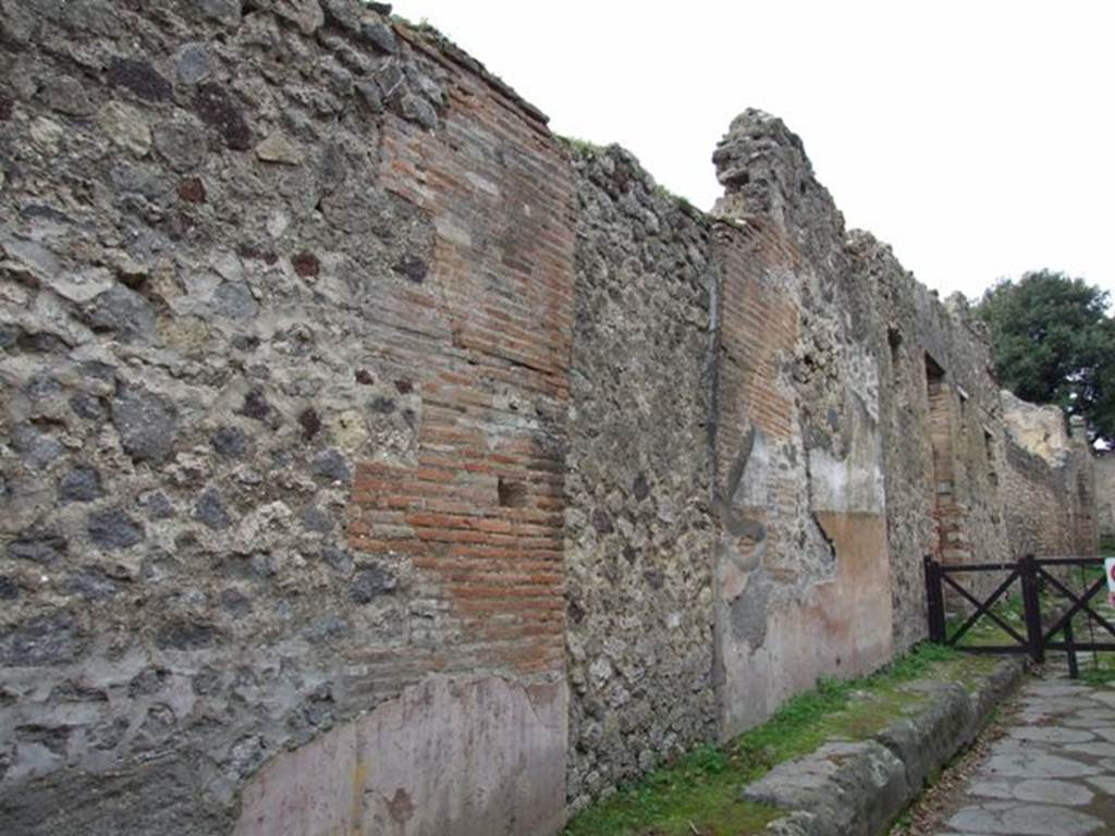 Rear wall of VIII.6.4 in Vicolo delle Pareti Rosse, with a blocked doorway. December 2007.
