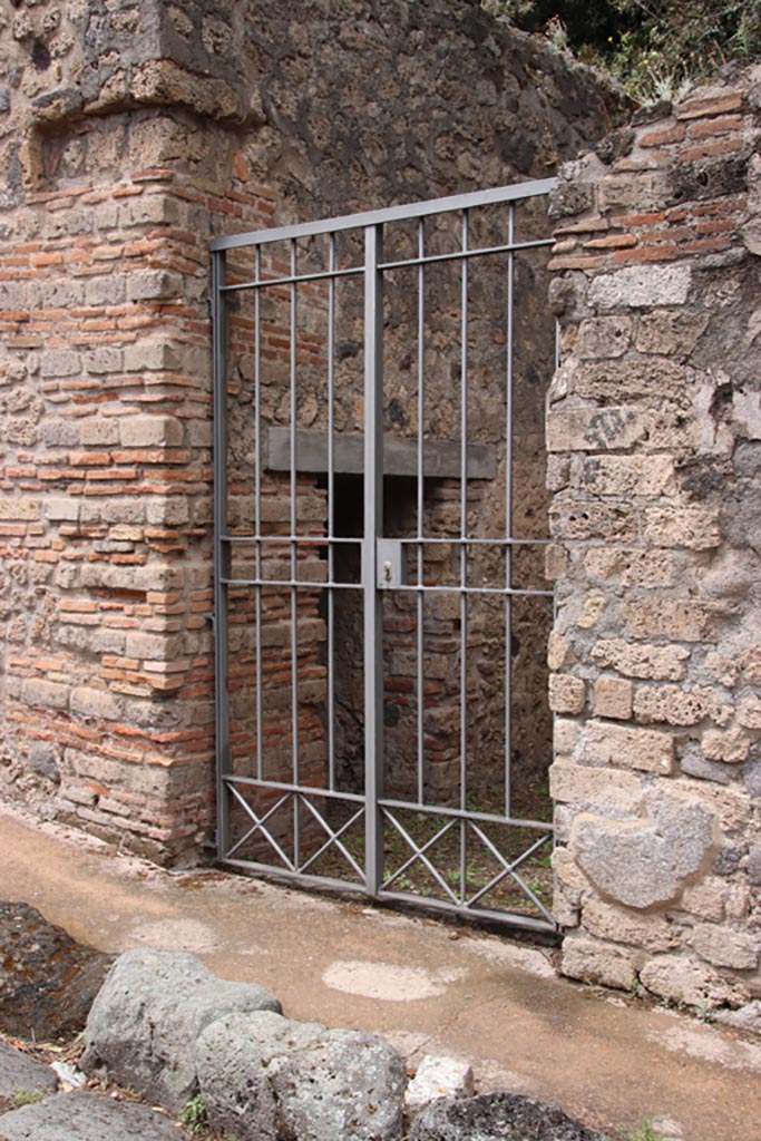 VIII.6.5 Pompeii. May 2024. Entrance doorway. Photo courtesy of Klaus Heese.