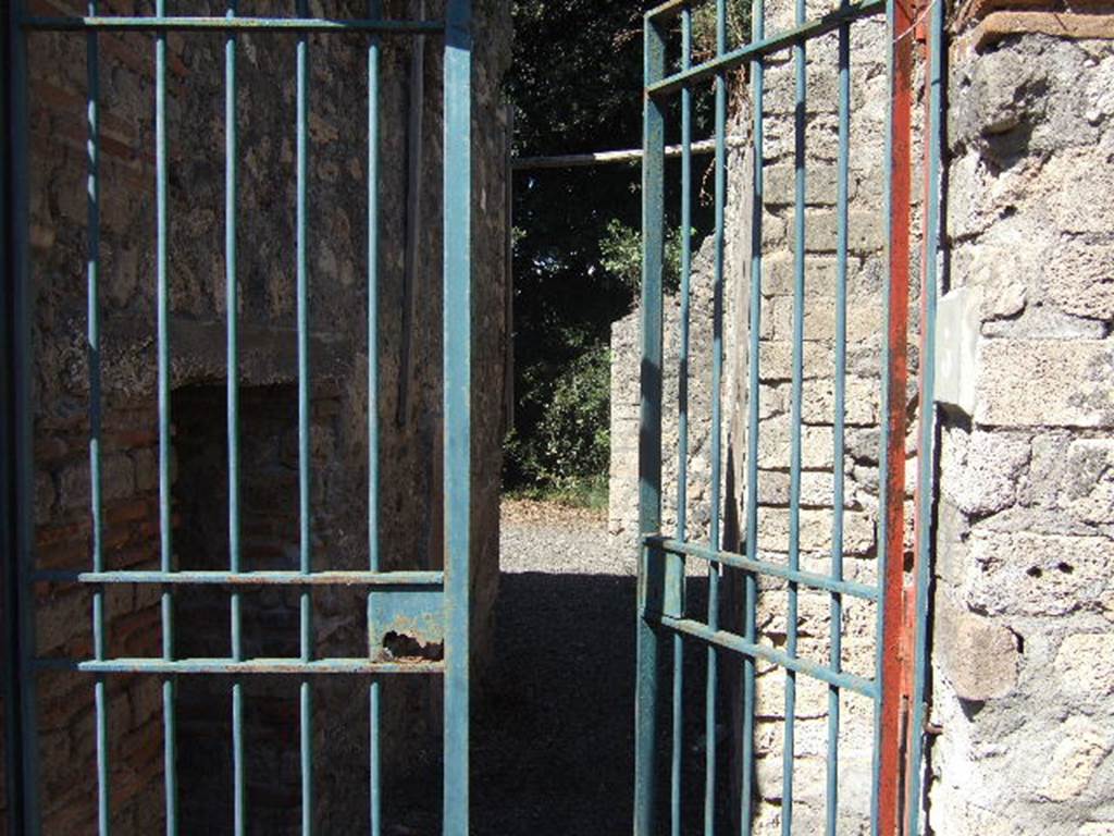 VIII.6.5 Pompeii. September 2005. Entrance.
