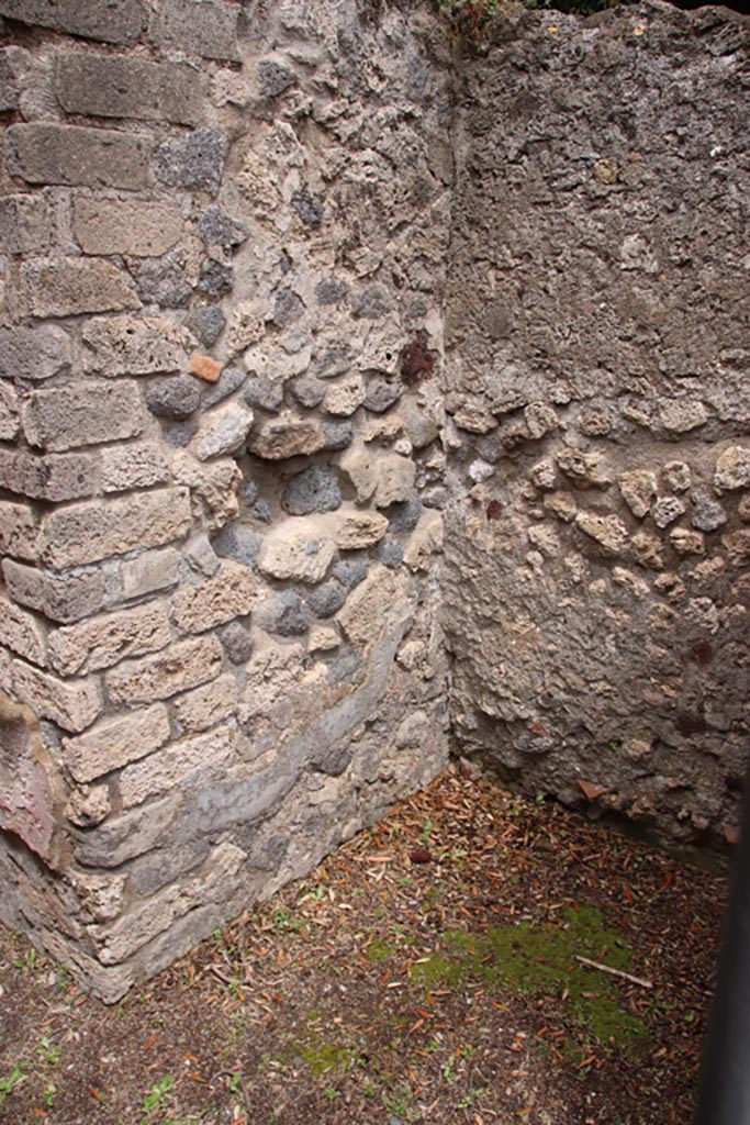 VIII.6.5 Pompeii. May 2024.
Looking from entrance doorway into small room on right of entrance. Photo courtesy of Klaus Heese.