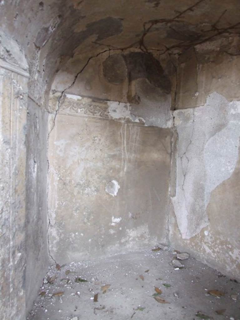 VIII.6.6 Pompeii. Horticultural plot. December 2007. Interior of niche in south west corner.