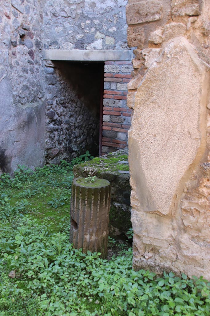 VIII.6.8 Pompeii. October 2022. Looking south-east from entrance doorway.
Photo courtesy of Klaus Heese.
