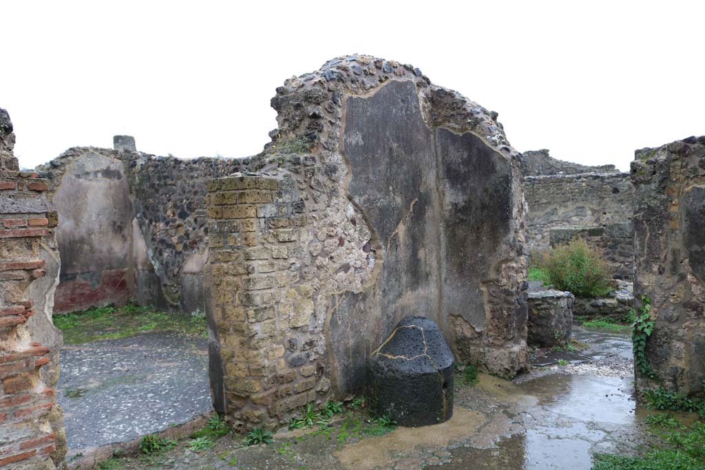 VIII.6.10, Pompeii. December 2018.
Looking across room “k”, towards doorway to room “i”, on left, and into bakery room at VIII.6.1/11, on right. Photo courtesy of Aude Durand.