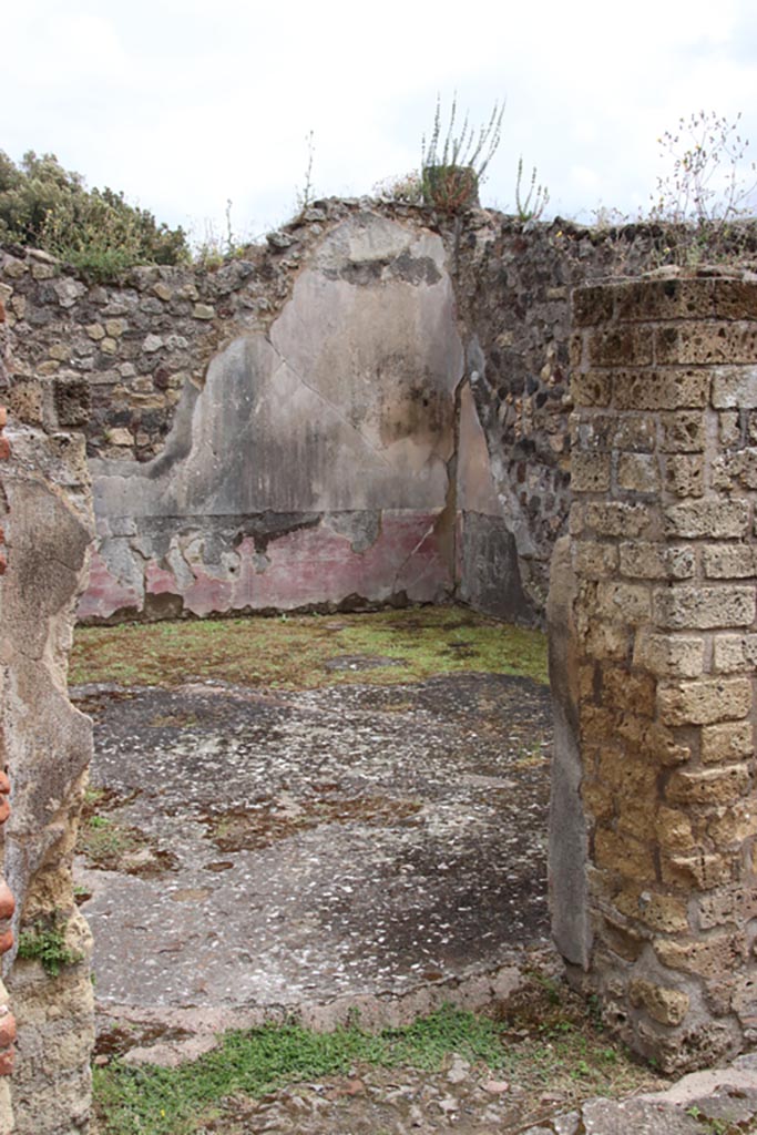 VIII.6.10 Pompeii. May 2024.
Room “i”, looking south-east through doorway, Photo courtesy of Klaus Heese.