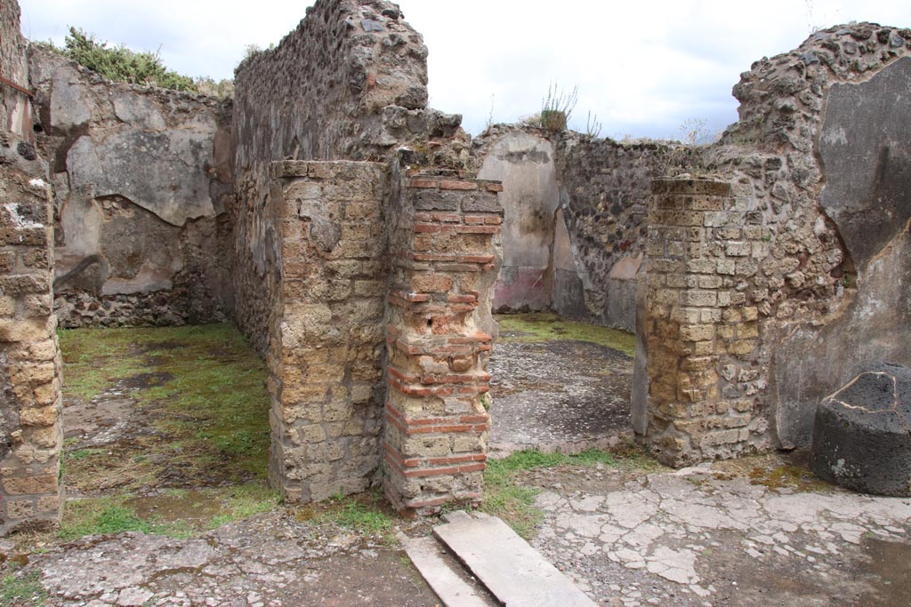 VIII.6.10 Pompeii. May 2024.
Looking east towards doorways to room “o”, on left, and room “i”, on right. Photo courtesy of Klaus Heese