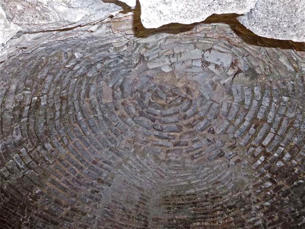 VIII.6.11 Pompeii. September 2011. Interior domed roof of oven.