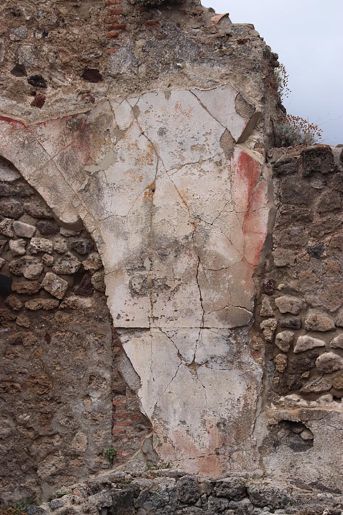 VIII.6.11 Pompeii. May 2024.
Detail of remaining painted decoration on north wall of bakery room. Photo courtesy of Klaus Heese.